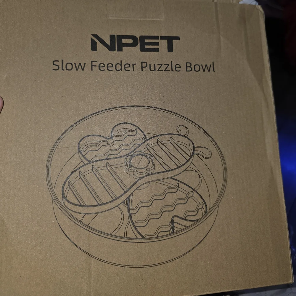 Green and Yellow Bee PET Slow Feeder